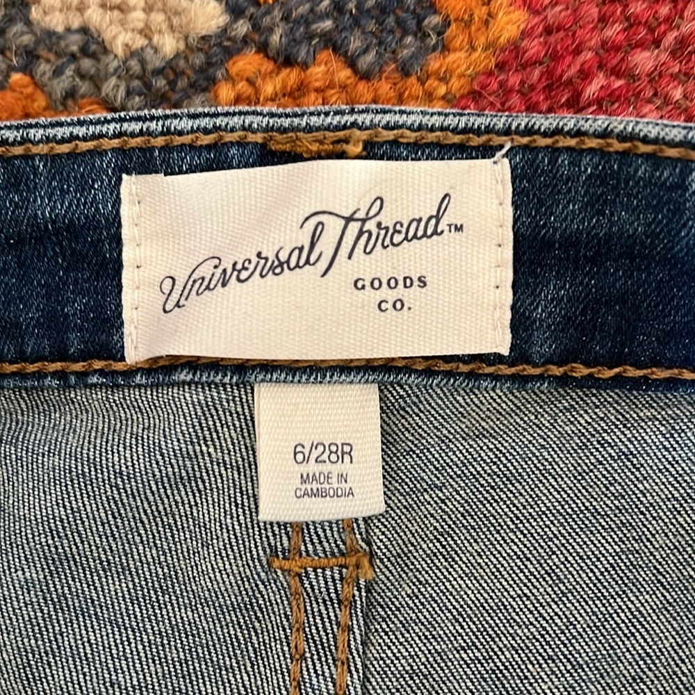 Universal Thread Women’s Jeans - Picture 3 of 5
